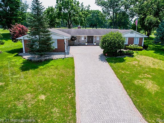 4th image of 9270 Hidden Valley Ct