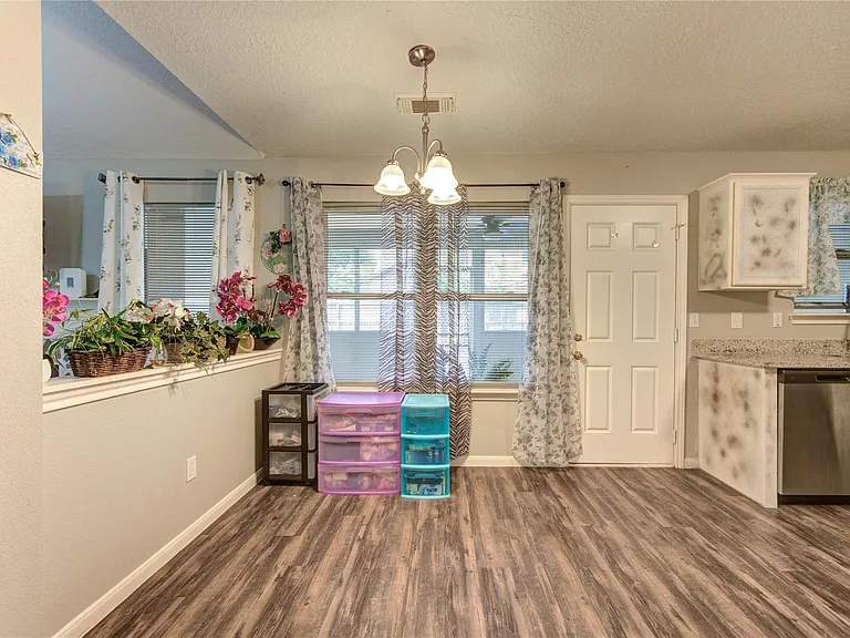 7302 Greenwood Point Dr — Photo 8