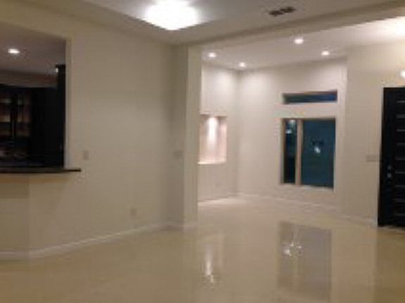 4th image of 3065 W Lake Ave