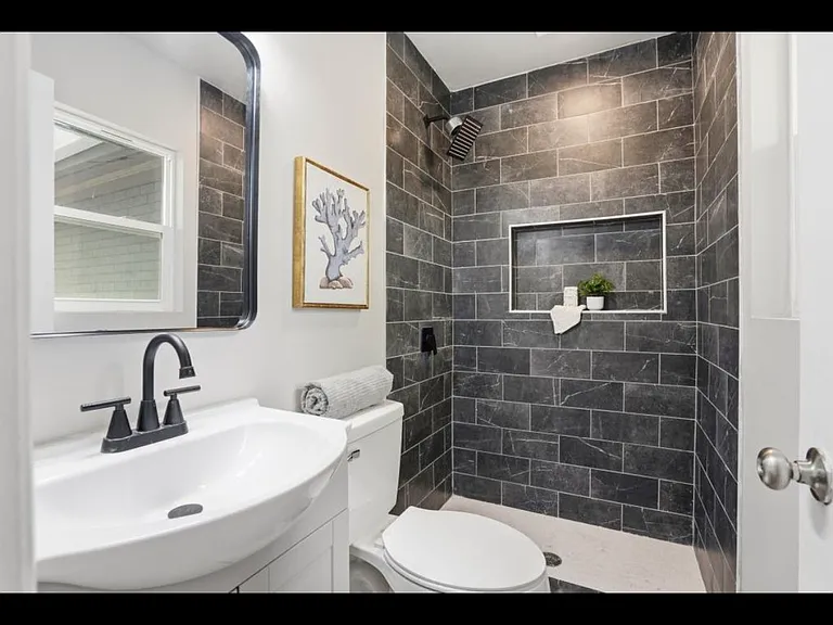 2670 Louise Dr — Photo 2