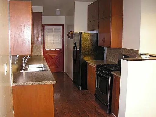 828 15th St — Photo 3