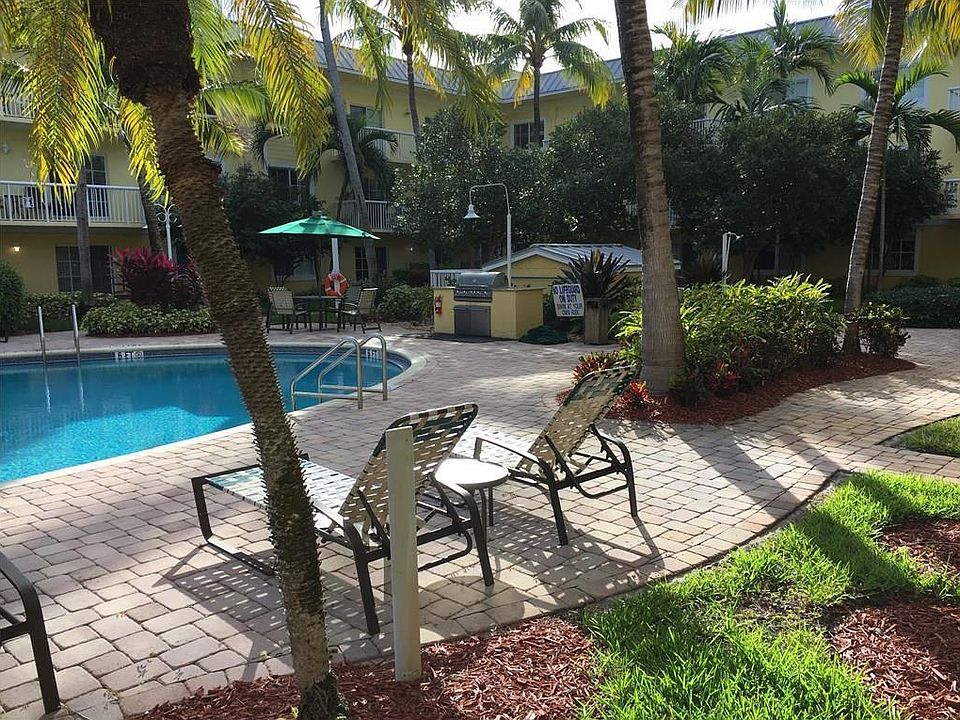 CLUB POOL