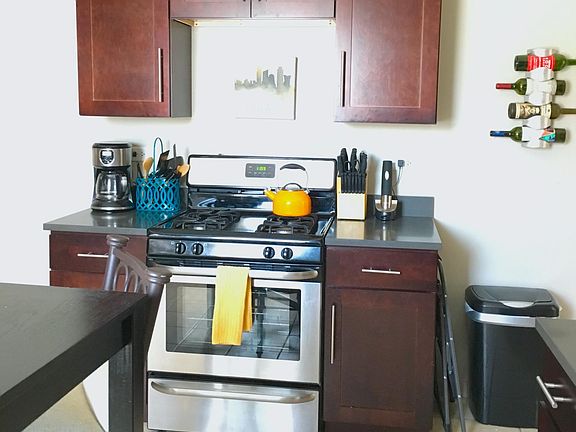 5th image of 2224 N Leavitt St APT 2R
