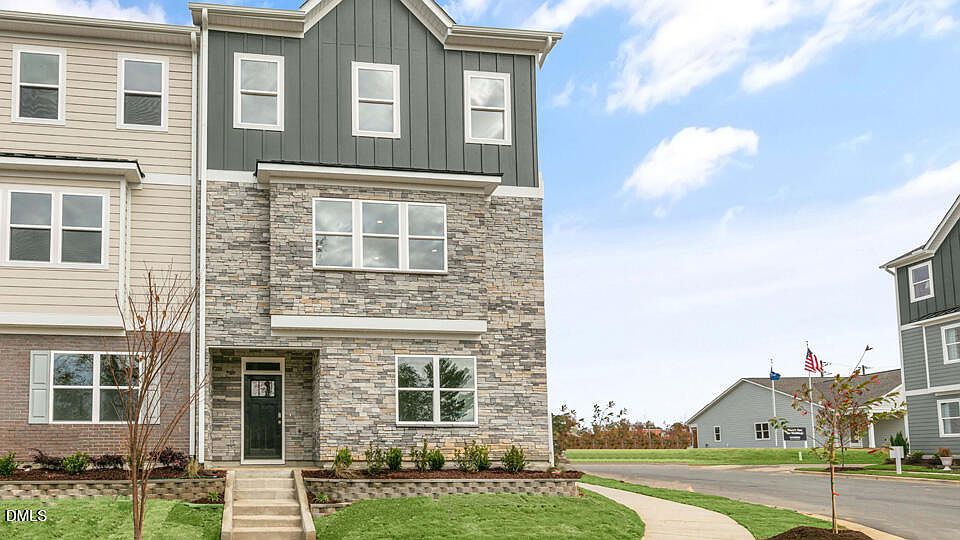 1st image of 811 Lucky Clover Way
