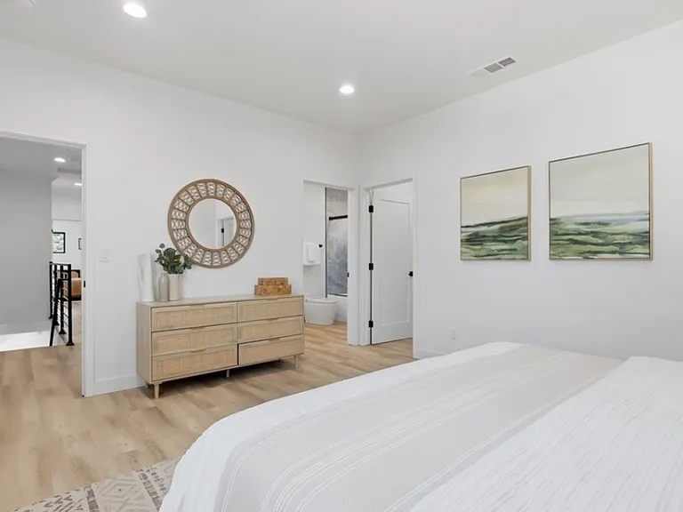 4421 Phelan Ave — Photo 11