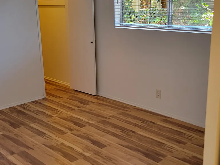 12485 Walsh Ave — Photo 7