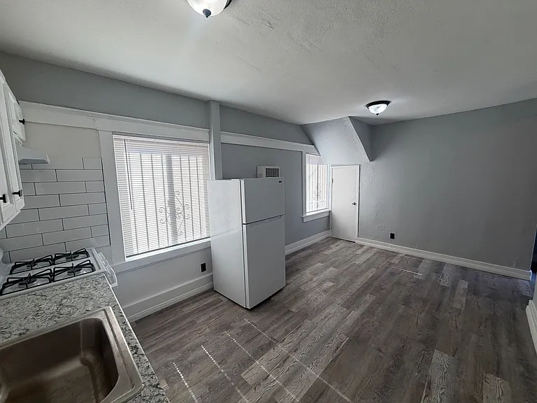 1128 Raymond Ave — Photo 7