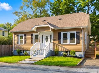 21 Overbrook Ave, Warwick, RI 02889