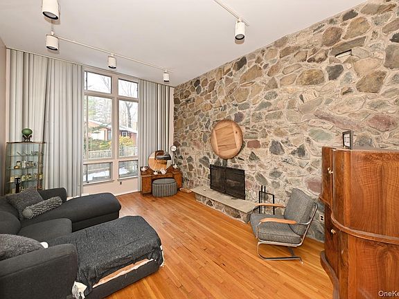 3rd image of 11 Lomond Avenue