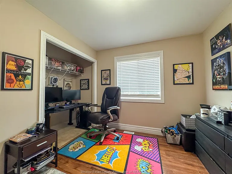 4583 Helsinki Cres — Photo 20