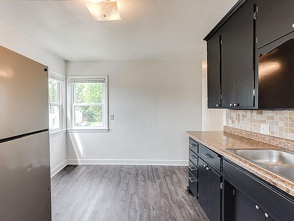 4th image of 514 Bay St #2