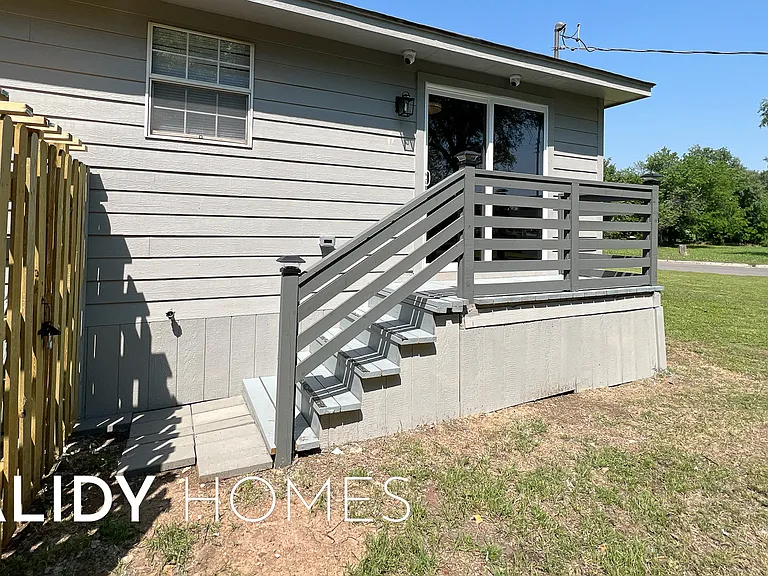 601 W Caddo St — Photo 20