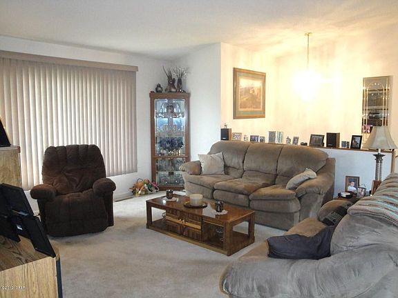 3rd image of 408 32nd Ave NE