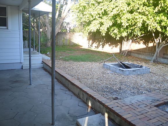 3rd image of 700 Bignonia Way S
