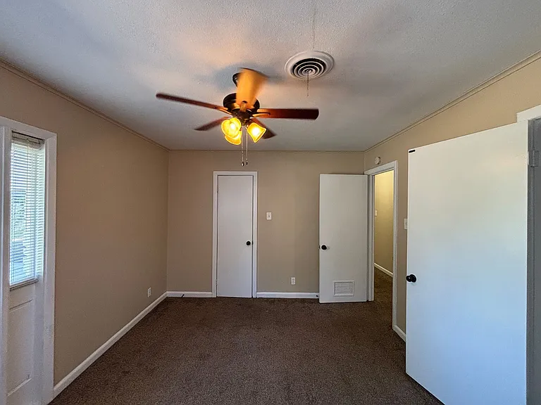 6900 Cloverdale Dr — Photo 4