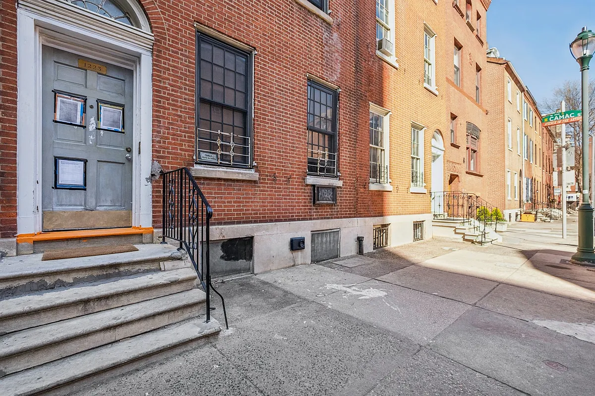 Building Photo - 1223 Spruce St #3F
