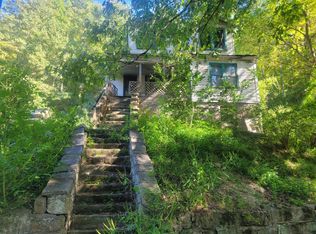 573 Hurricane Creek Rd, Hyden, KY 41749