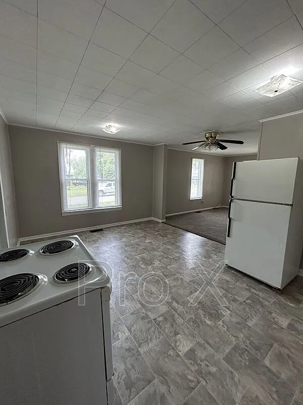3 bed, 1.0 bath, $1,000 — Photo 4