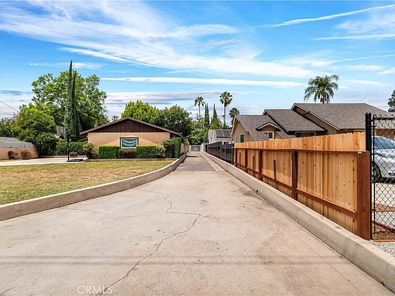 4th image of 15803 Gault St