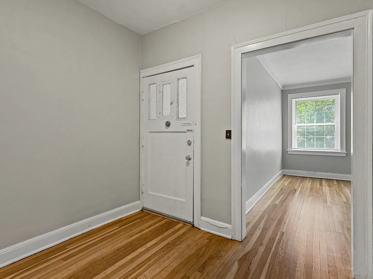 3 bed, 1.5 bath, $3,099 — Photo 2