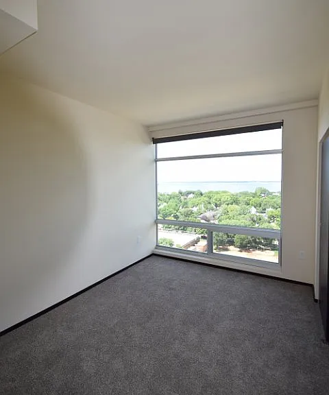 Galaxie High Rise Apartments — Photo 236