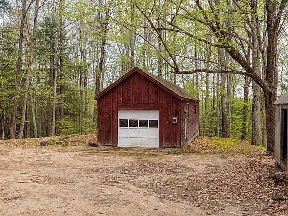 3rd image of 25 Brewster Hill Road