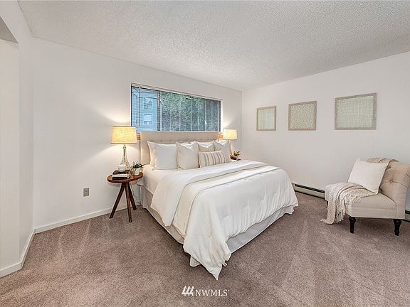 3rd image of 13735 15th Ave NE APT A18