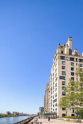 Building 30000, photo 1