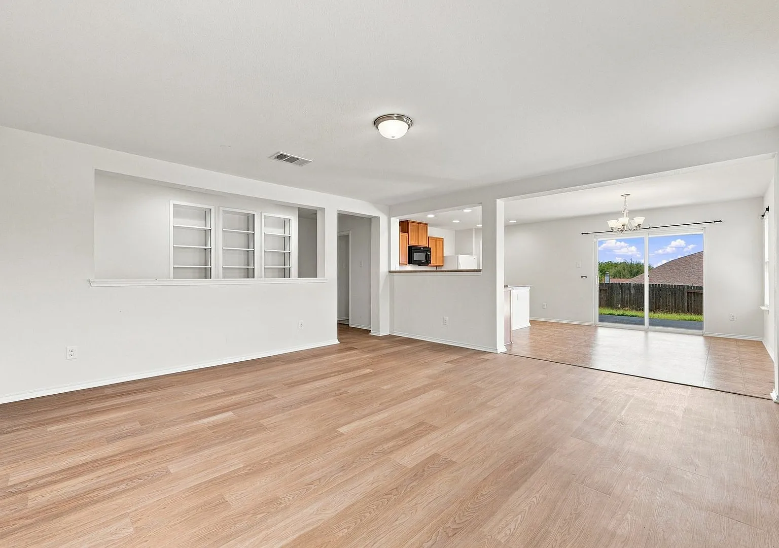 Limited-Time Move-In Special! Move in with just a $1,000 security deposit for well-qualified appl... — Photo 2