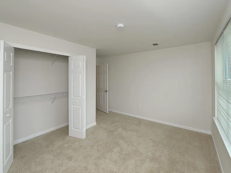 210 Highland Corporate Dr — Photo 7