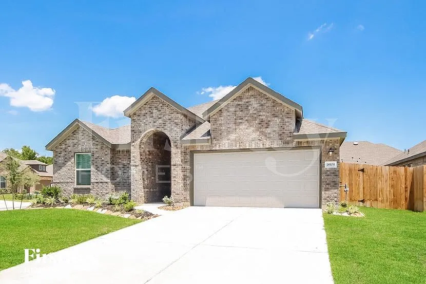 4 bed, 2.0 bath, 1922 sqft, $2,370 — Photo 2