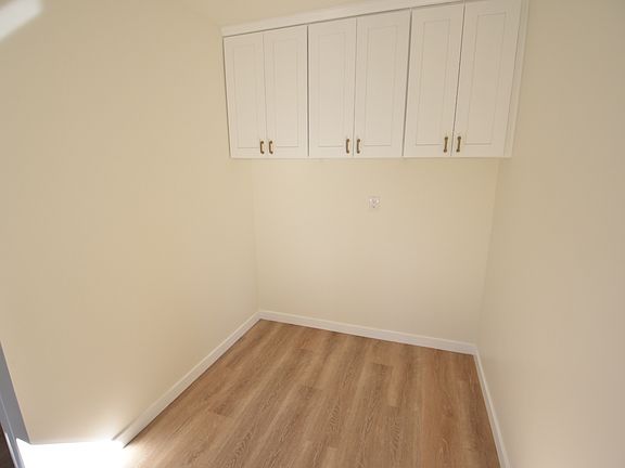4th image of 1411 N Alexandria Ave #A