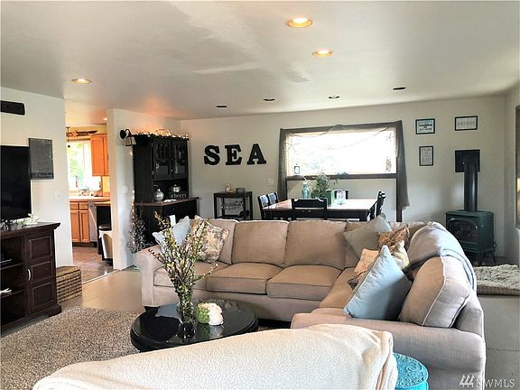 4th image of 878 Pheasant Pl