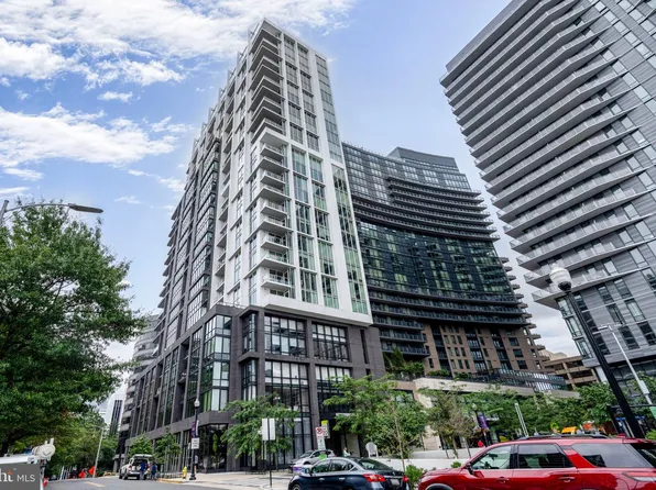 1781 N Pierce #303, Arlington, VA 22209