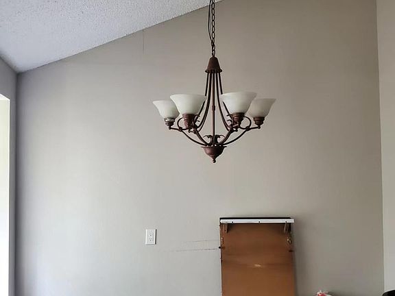 5th image of 15838 Pryor Dr