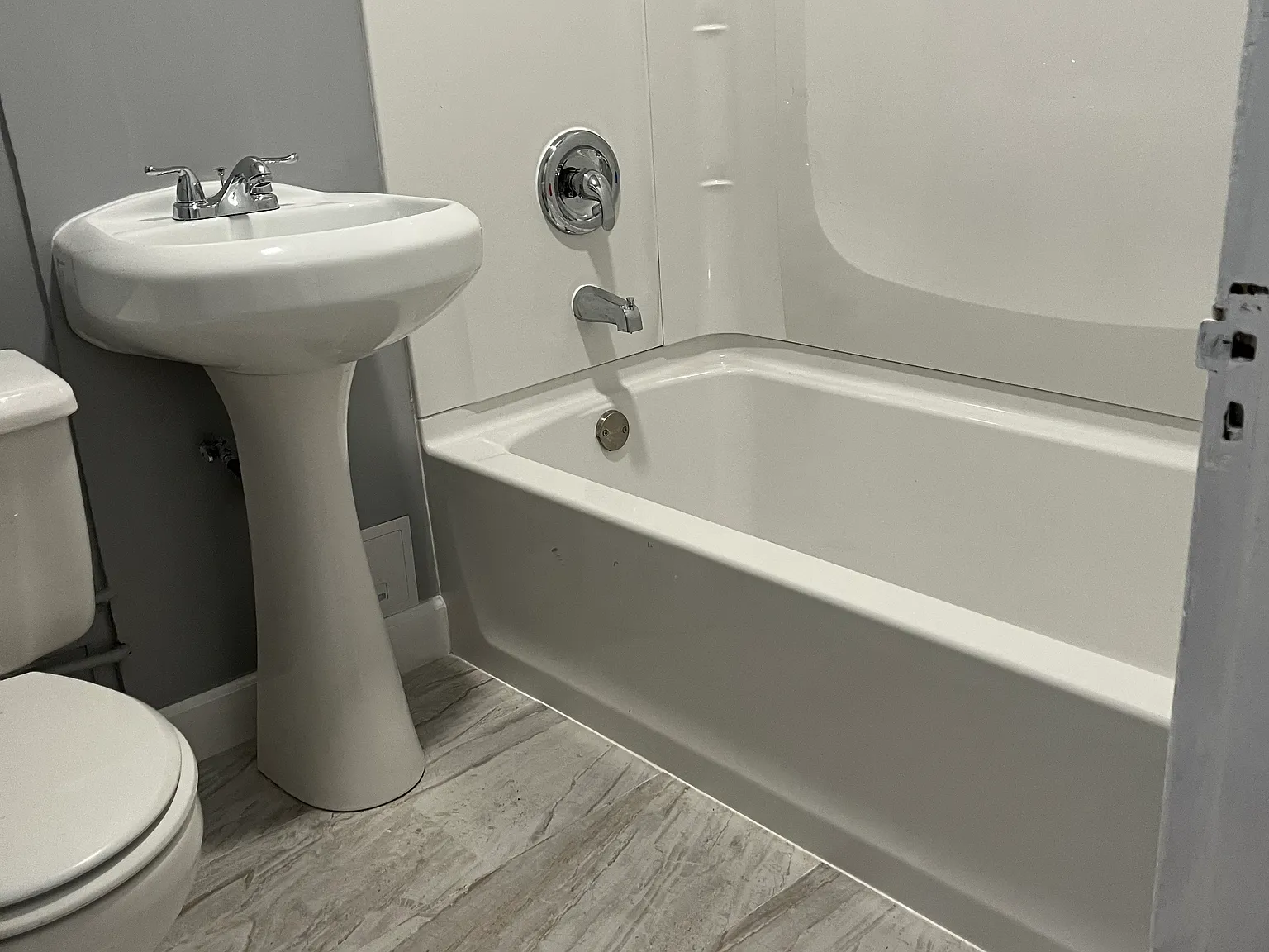 2 bed, 820 sqft, $1,995 — Photo 3