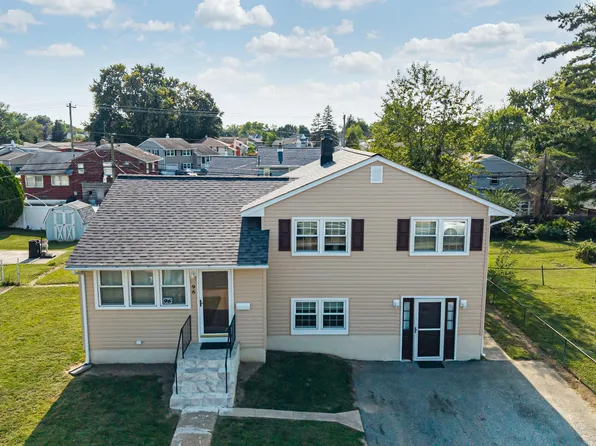 96 Memorial Dr, New Castle, DE 19720