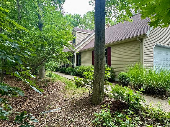 4th image of 384 Hilkert Rd