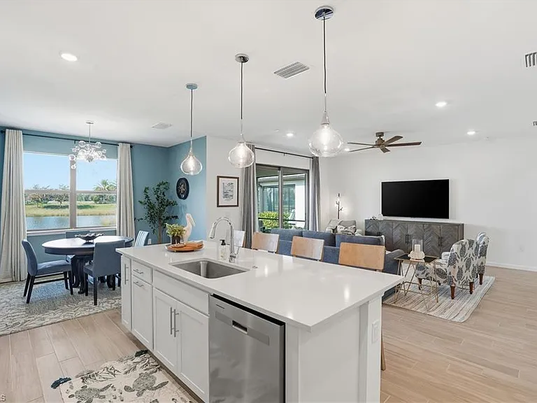 1657 Serena Ave — Photo 10