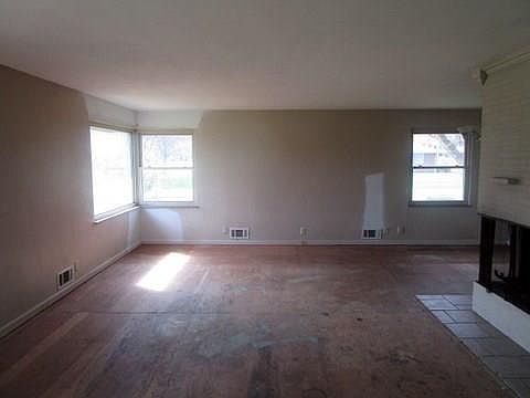 5th image of 1633 Edgewood Dr