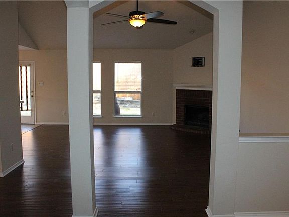 5th image of 1006 Barkridge Dr