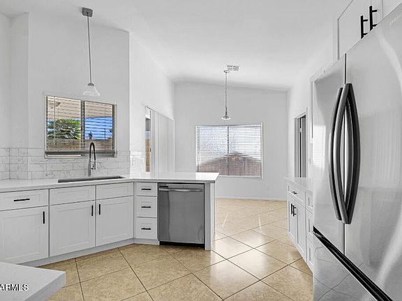 4th image of 649 E PALOMINO Drive