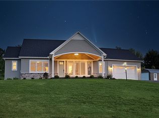 4517 Crystal Ridge Cir, Canandaigua, NY 14424