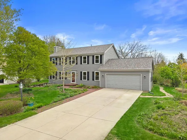921 E Park BOULEVARD, Oak Creek, WI 53154