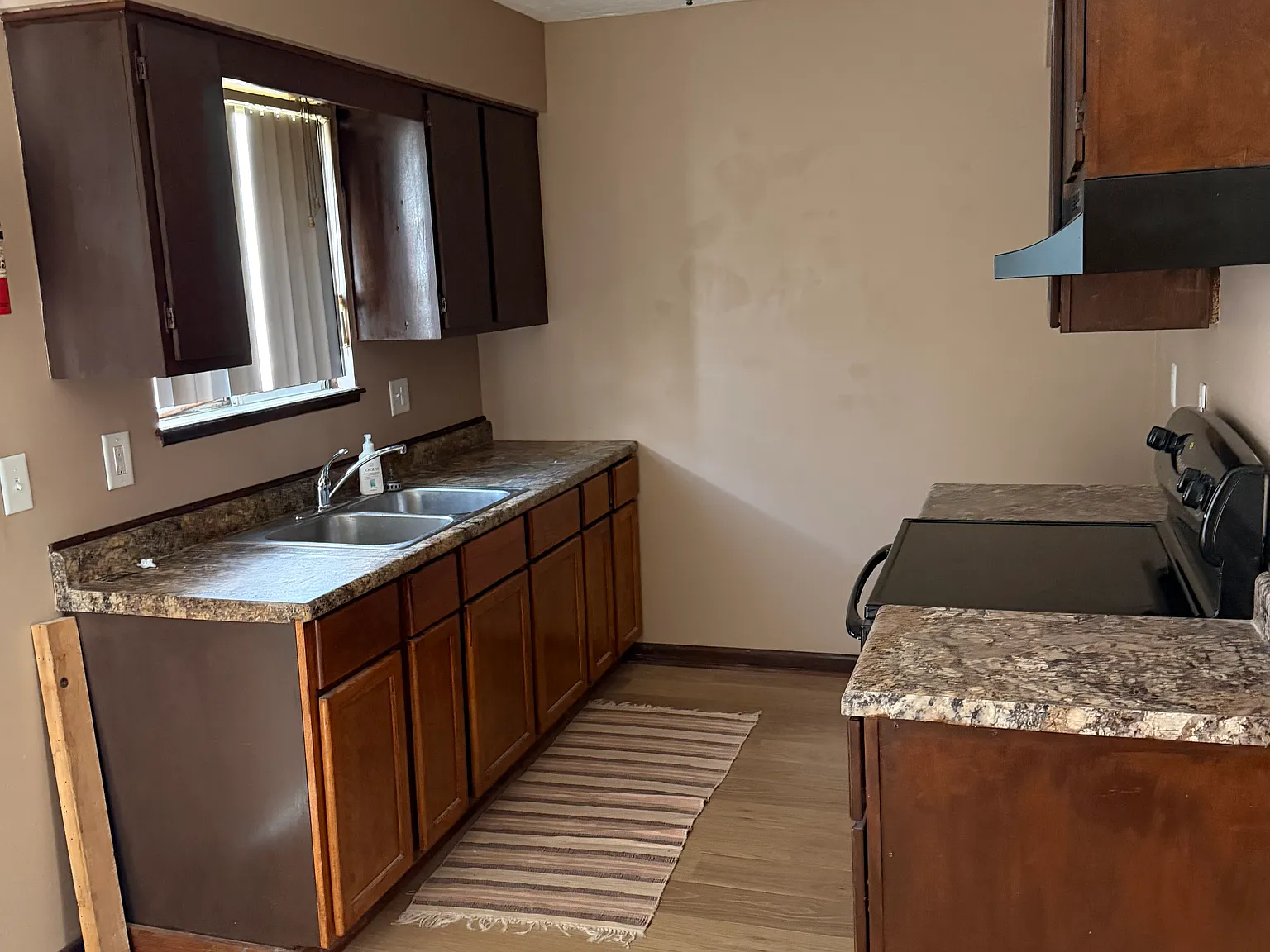 2 bed, 1.5 bath, 911 sqft, $975 — Photo 4