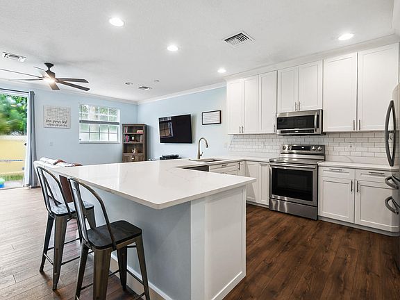 4th image of 432 Marbella Dr