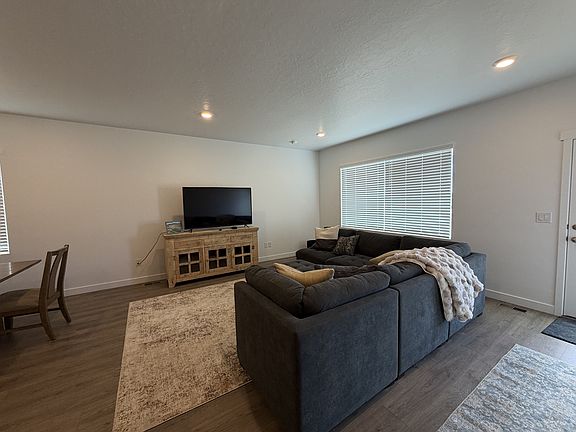 5th image of 2043 E Dorset Way