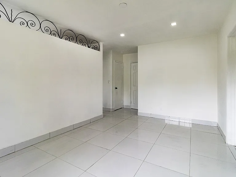 2081 NE 172nd St — Photo 5