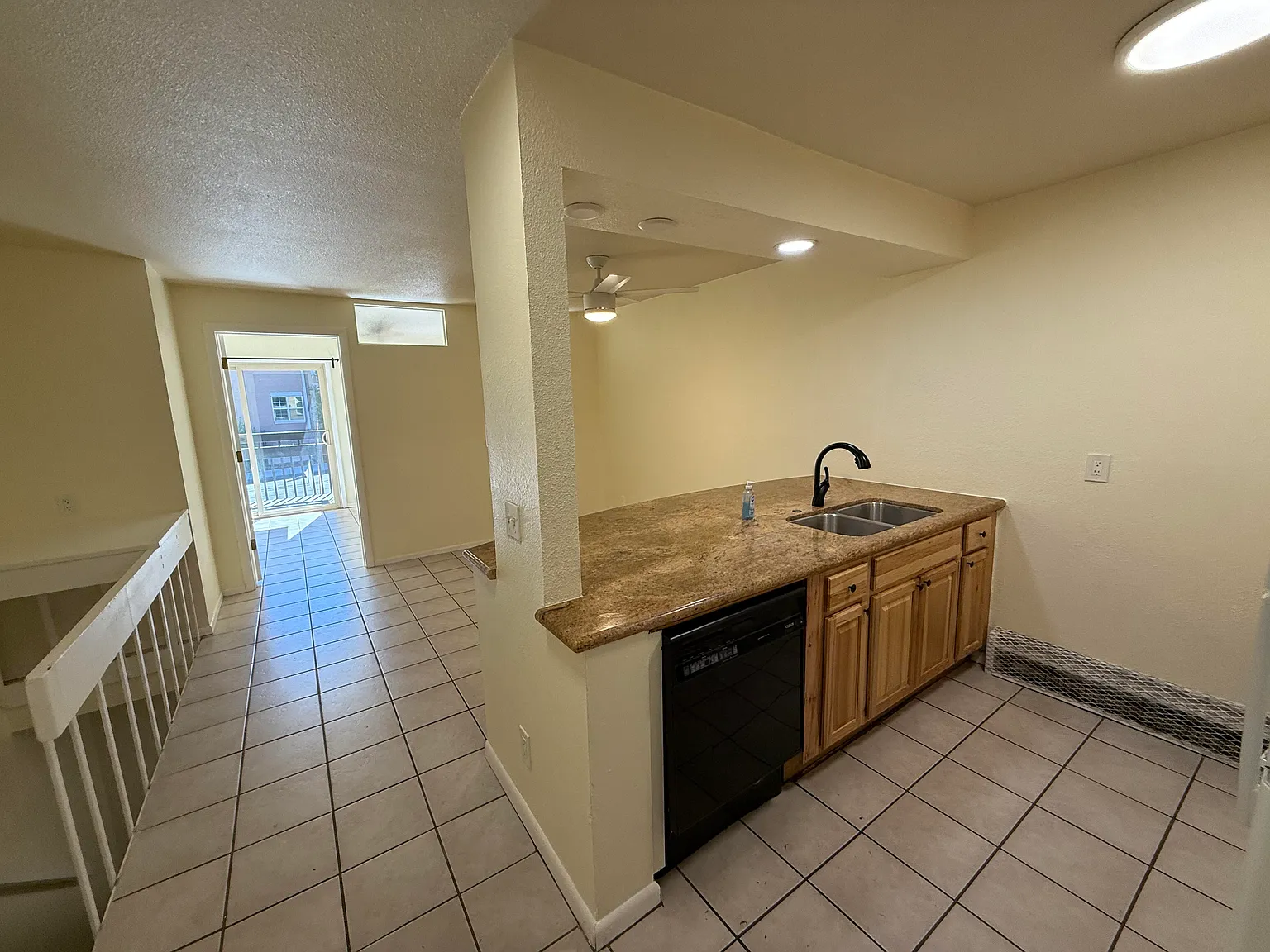1065 University Ave — Photo 3