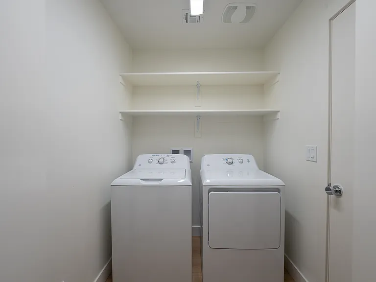 541 W Mesquite Blvd — Photo 11